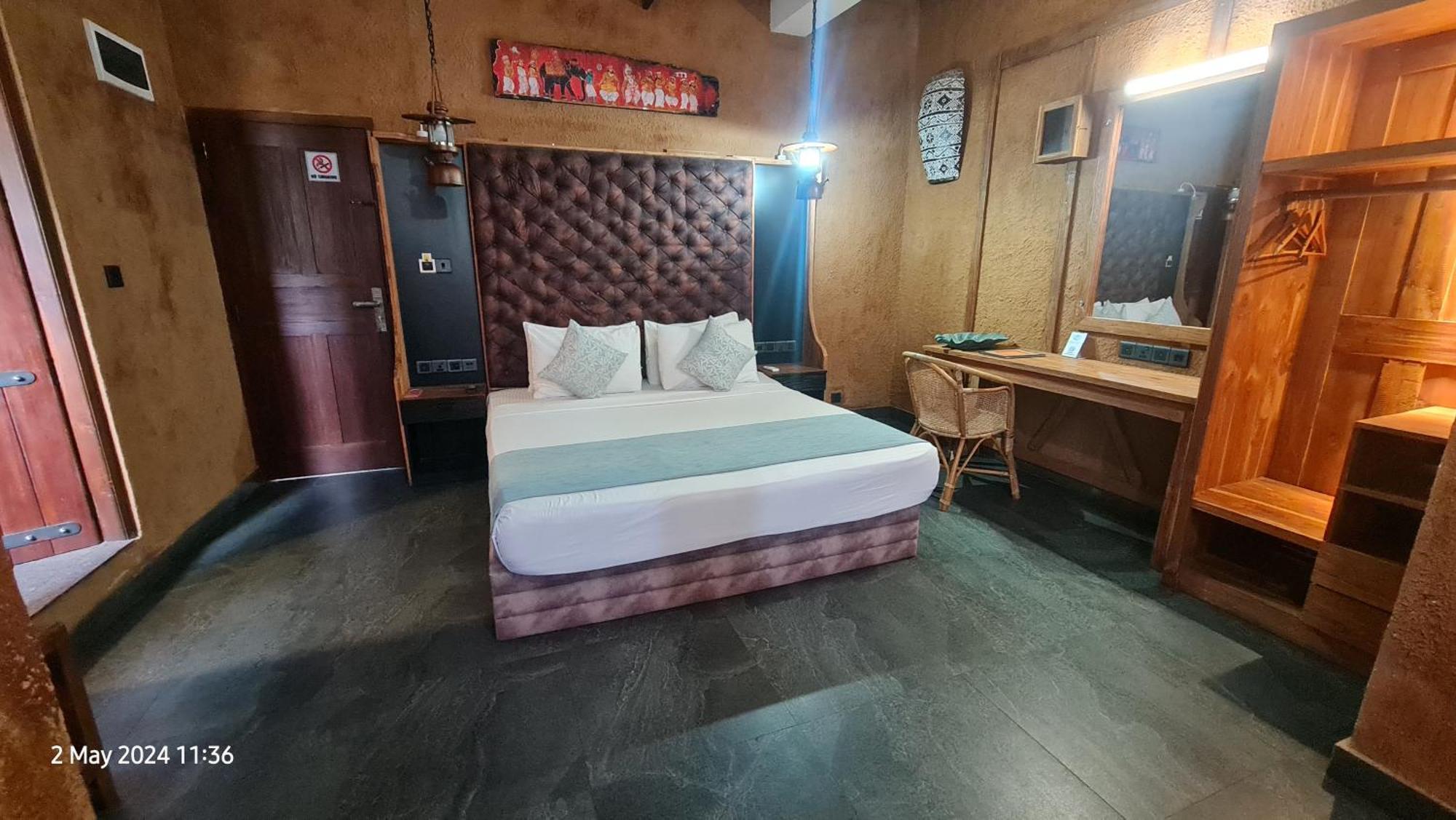 Quick Stop Inn Канди Екстериор снимка