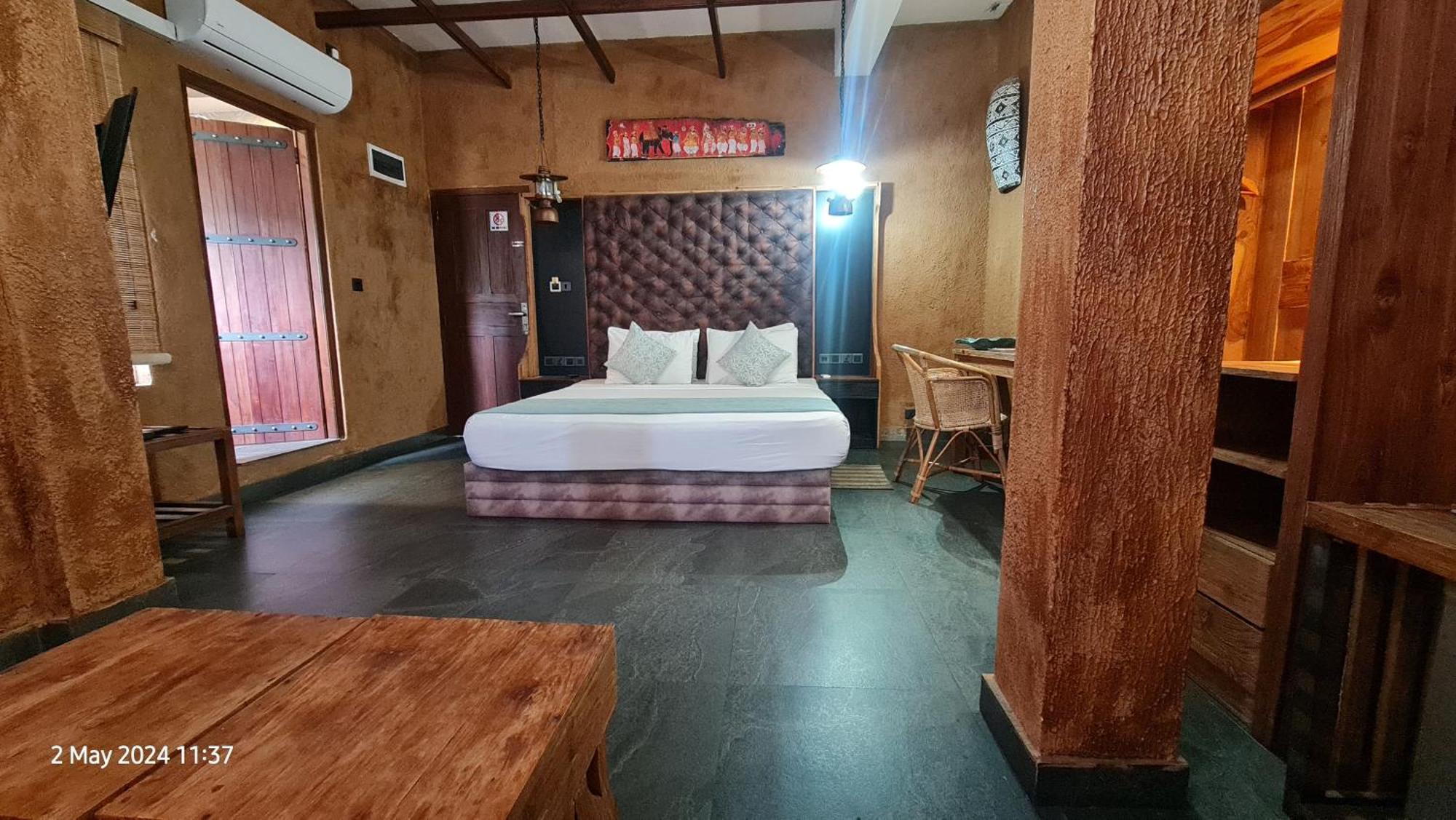 Quick Stop Inn Канди Екстериор снимка