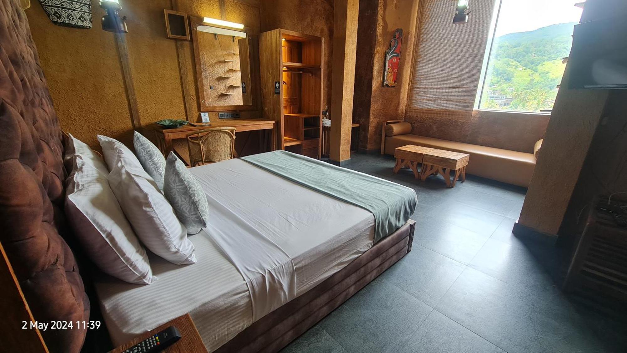 Quick Stop Inn Канди Екстериор снимка